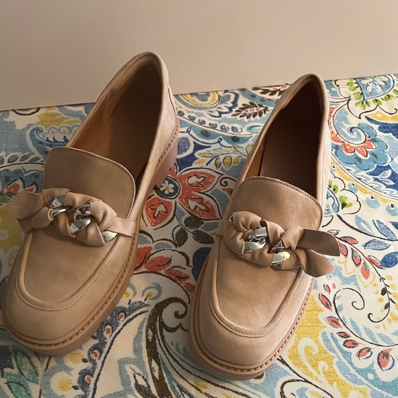 Nordstroms Trinity Lea Loafer. - Picture 1 of 5
